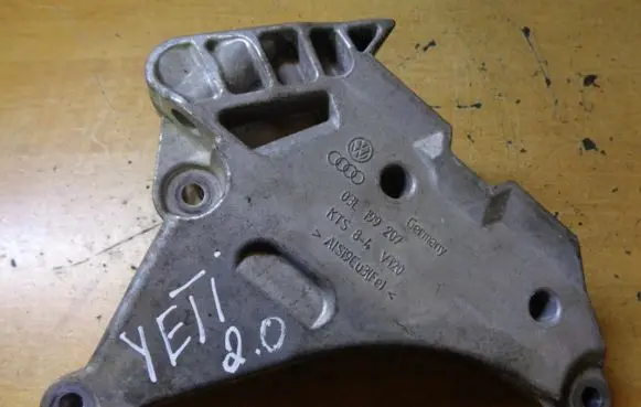 Skoda Yeti (5L) Engine mounting bracket 03L199207