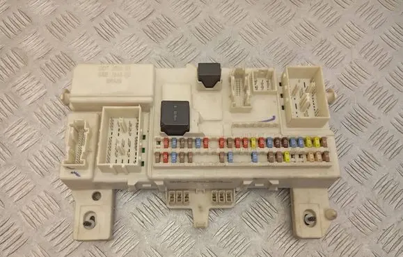 Volvo S40 Fuse module 30765015