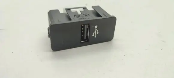 BMW 1 F20 F21 USB socket connector 9230248