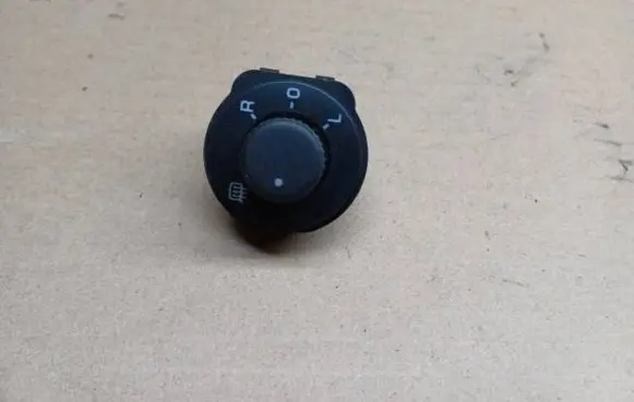 Wing mirror switch