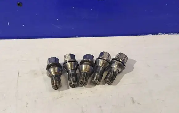 Maserati Ghibli Nuts/bolts