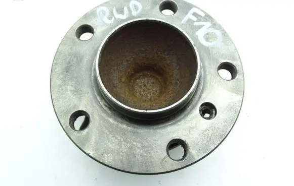 BMW 5 F10 F11 Rear wheel bearing hub 6868476
