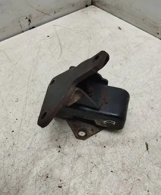 Mitsubishi L200 Engine mount bracket 005670