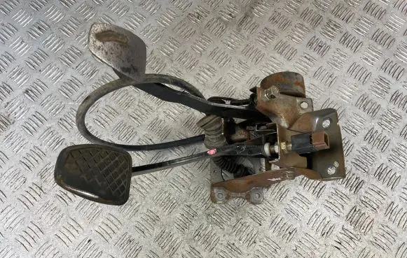 Subaru Impreza I Pedal assembly 