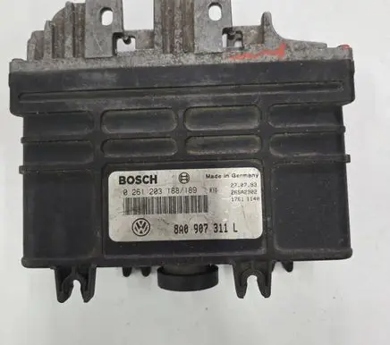 Volkswagen PASSAT B3 Engine control unit/module 8A0907311L 26SA2902 0261203188