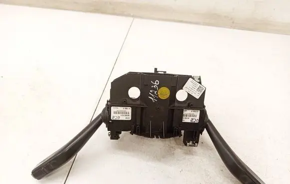 Skoda Octavia Mk2 (1Z) Wiper turn signal indicator stalk/switch 1K0953513G
