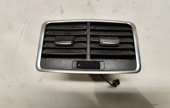 Rear air vent grill