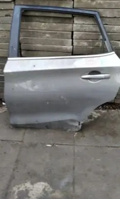 Nissan Pulsar Rear door