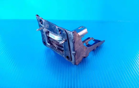 Peugeot 208 Engine mount bracket 9680293280 09580