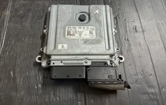 Mercedes-Benz C W204 Engine control unit/module ECU A6421502434 0281014432 A0034469340