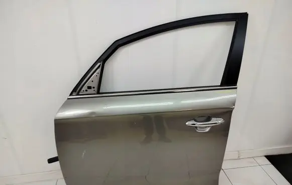 KIA Carens III Front door 