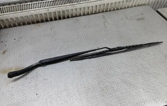 Chevrolet Captiva Front wiper blade arm