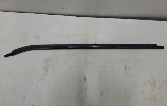 BMW X3 G01 Door glass trim 7410016