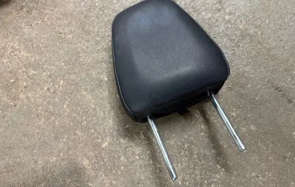 Toyota Auris E180 Front seat headrest 