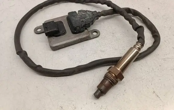 Mercedes-Benz C W205 Lambda probe sensor A0009053706 5WK96683F 0009053706