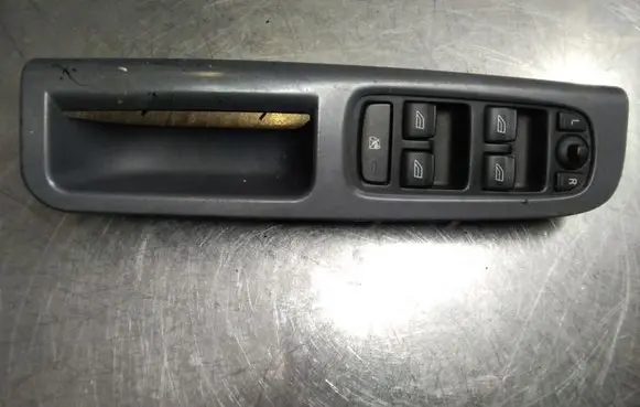 Volvo S40 Electric window control switch 8679474 30739848 30739845