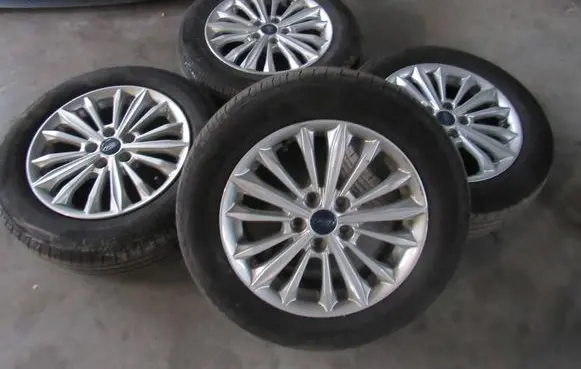 Ford Focus R16 alloy rim 