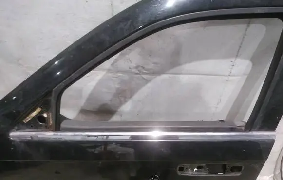 Jeep Grand Cherokee (WK) Front door glass trim molding 