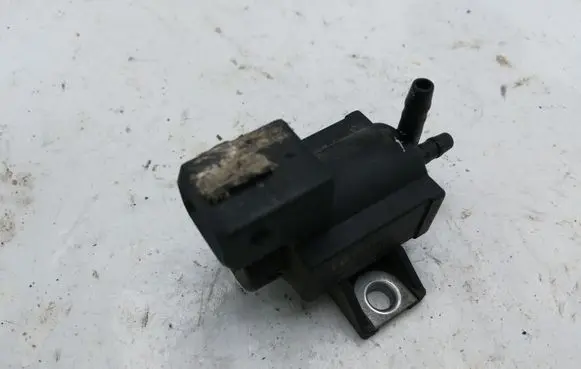 Toyota Avensis T250 Vacuum valve 258600R010 72828606