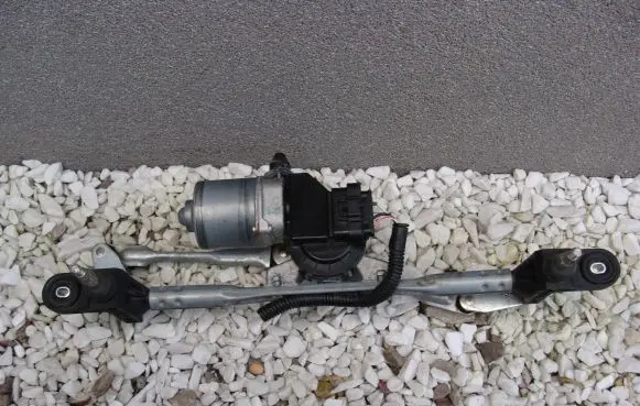 Fiat Panda III Front wiper linkage and motor