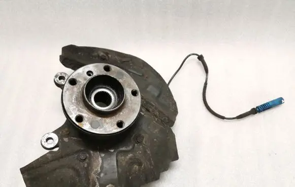 BMW X5 E53 Front wheel hub