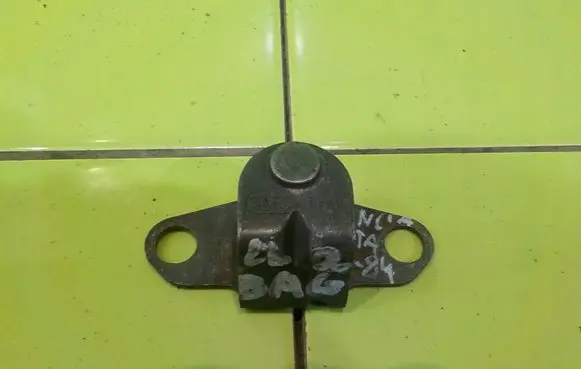 Lancia Beta Tailgate lock loop/hook striker 