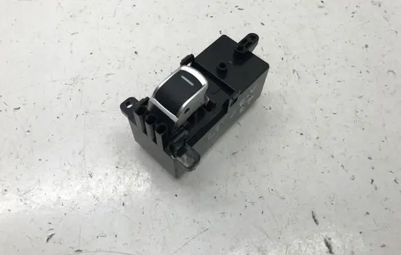 Honda ZR-V Electric window control switch M64613 83V0H11L