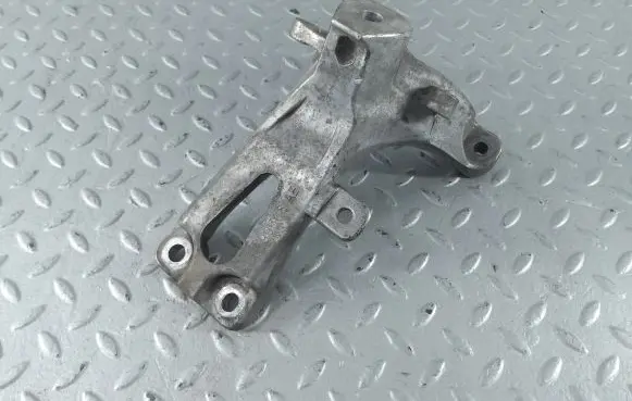 Audi A8 S8 D4 4H Engine mounting bracket 4G0199308