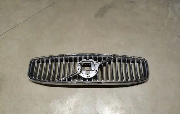 Volvo V60 Front bumper upper radiator grill 32234088