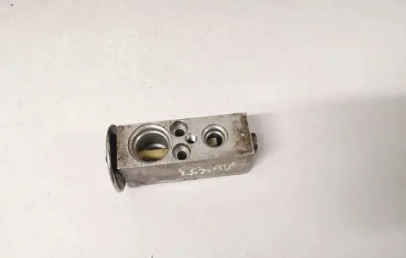 Renault Laguna I Air conditioning (A/C) expansion valve 7032102239