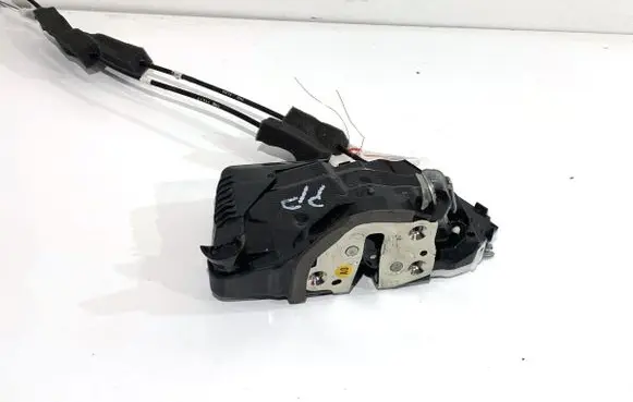 Honda CR-V Front door lock M73-11110