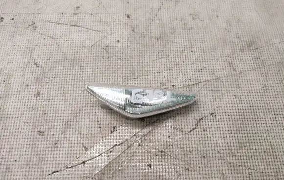 BMW X5 E70 Front fender indicator light 7171007 63137171007