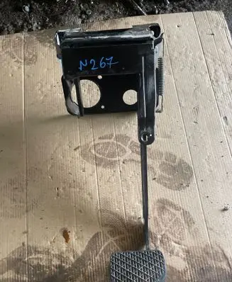 Mercedes-Benz Vito Viano W639 Brake pedal 10423303