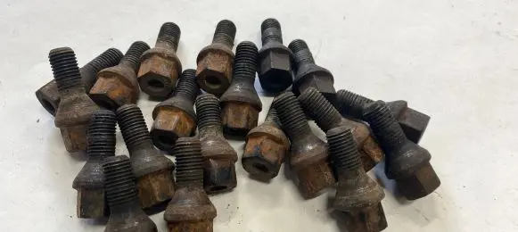 Opel Astra H Nuts/bolts 