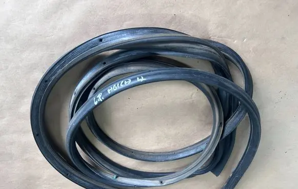 Opel Agila A Front door rubber seal 
