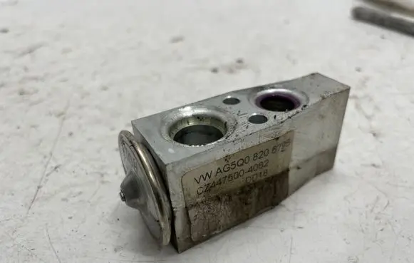 Volkswagen Golf VII Other air conditioning (A/C) parts 5Q0820679B