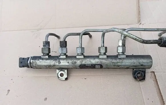 Opel Zafira B Fuel main line pipe 0445214095 55209572
