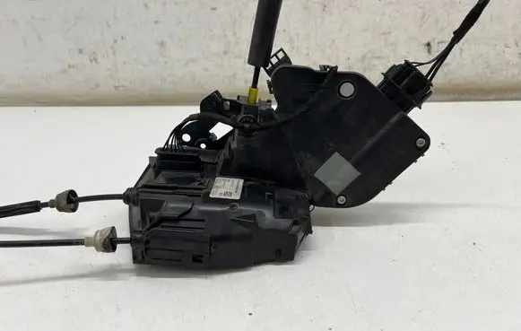 Land Rover Discovery 5 Front door lock HY32203A28BB C50121102 L462