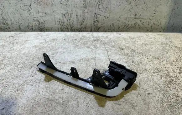 Jeep Grand Wagoneer Other interior part 24L25301