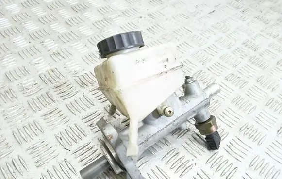 Mercedes-Benz C W203 Master brake cylinder