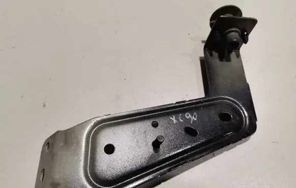 Volvo XC90 Fender mounting bracket