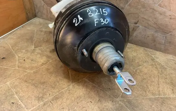 BMW 3 F30 F35 F31 Brake booster 6855846