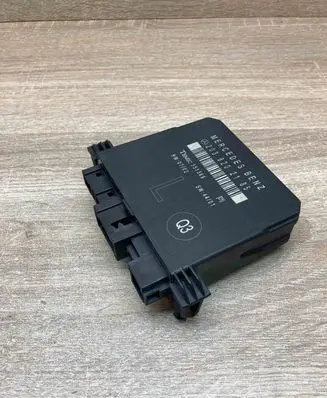 Mercedes-Benz C W203 Door control unit/module 2038202185