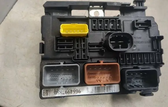 Peugeot 1007 Fuse module 9664997880