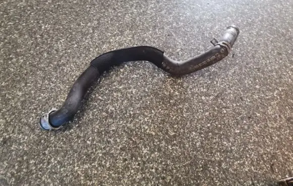 Engine coolant pipe/hose