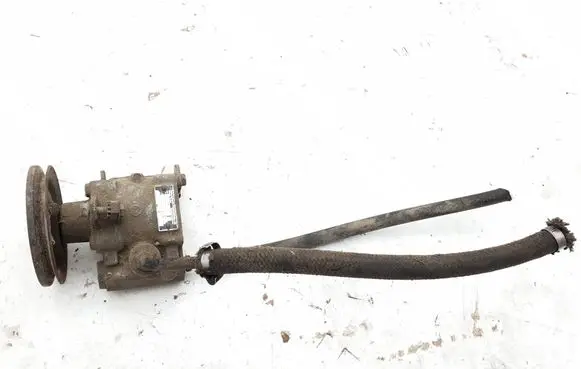 BMW 5 E28 Power steering pump 7671955144 0342664