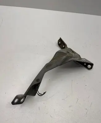 Fender mounting bracket