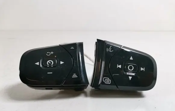 Volvo XC90 Steering wheel buttons/switches 