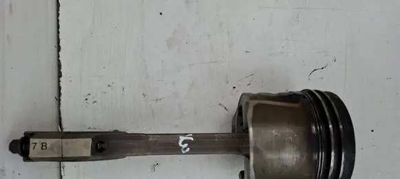 KIA Sportage Piston with connecting rod