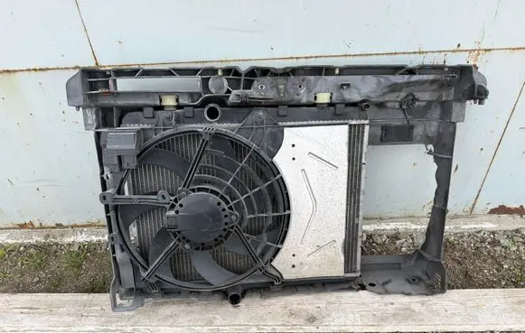 Citroen C4 Cactus Coolant radiator 9685852680
